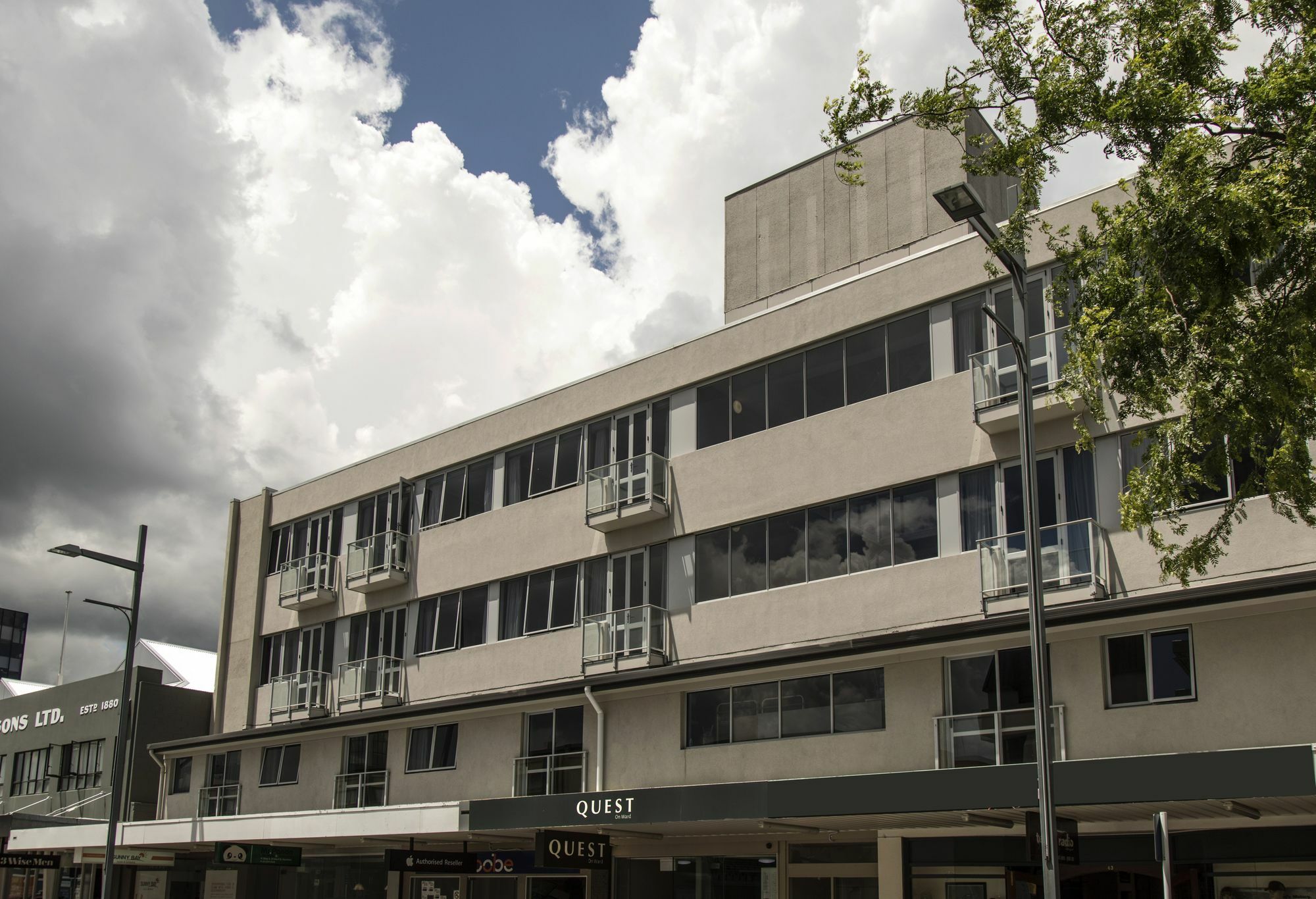 เควสต์ ออน วอร์ด เซอร์วิซ อพาร์ตเมนต์ Aparthotel แฮมิลตัน ภายนอก รูปภาพ